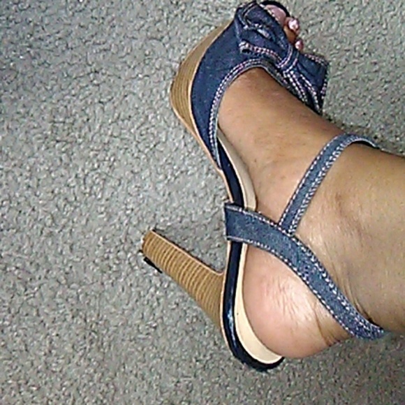 Heels - Picture 2 of 4